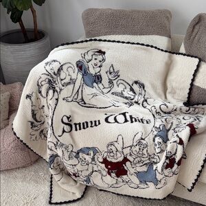 Barefoot Dreams Disney Blanket Snow White